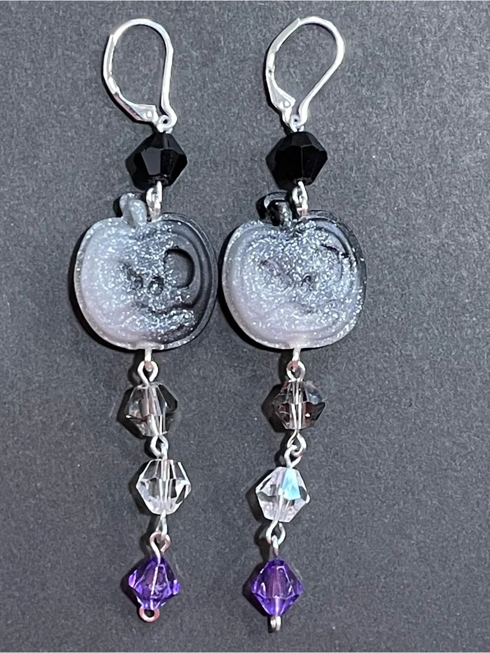 Twisted Wonderland Inspired Groovy Candy Earrings Epel Felmier (Nightmare Suit)